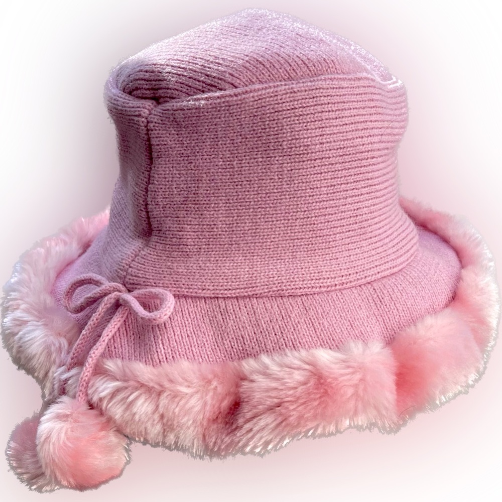 Pink pompom bucket hat